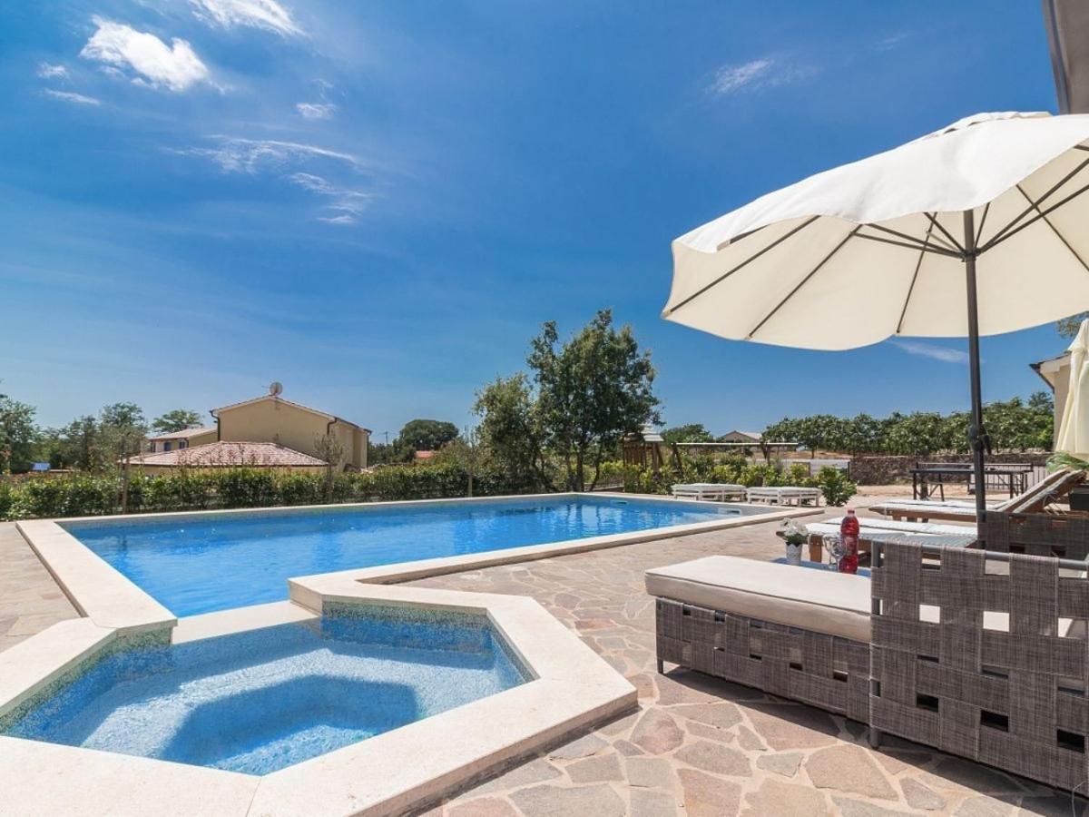 Villa Martha In Central Istria With Private Pool - Wellness & Table Tennis For 12 Persons Žminj 外观 照片